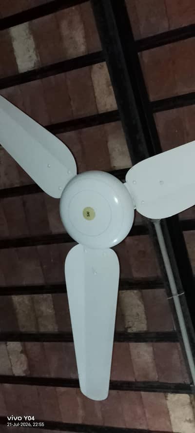 SK deluxe fan 220 for sale on working condition