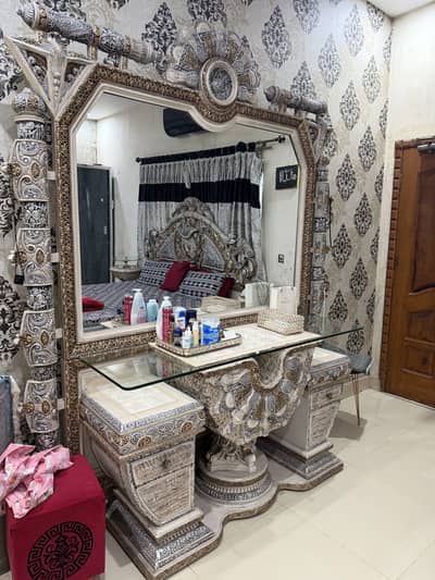 Dressing table