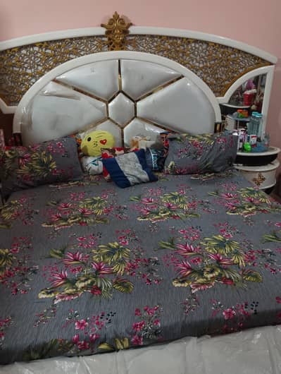arjent sell  bedroom set.