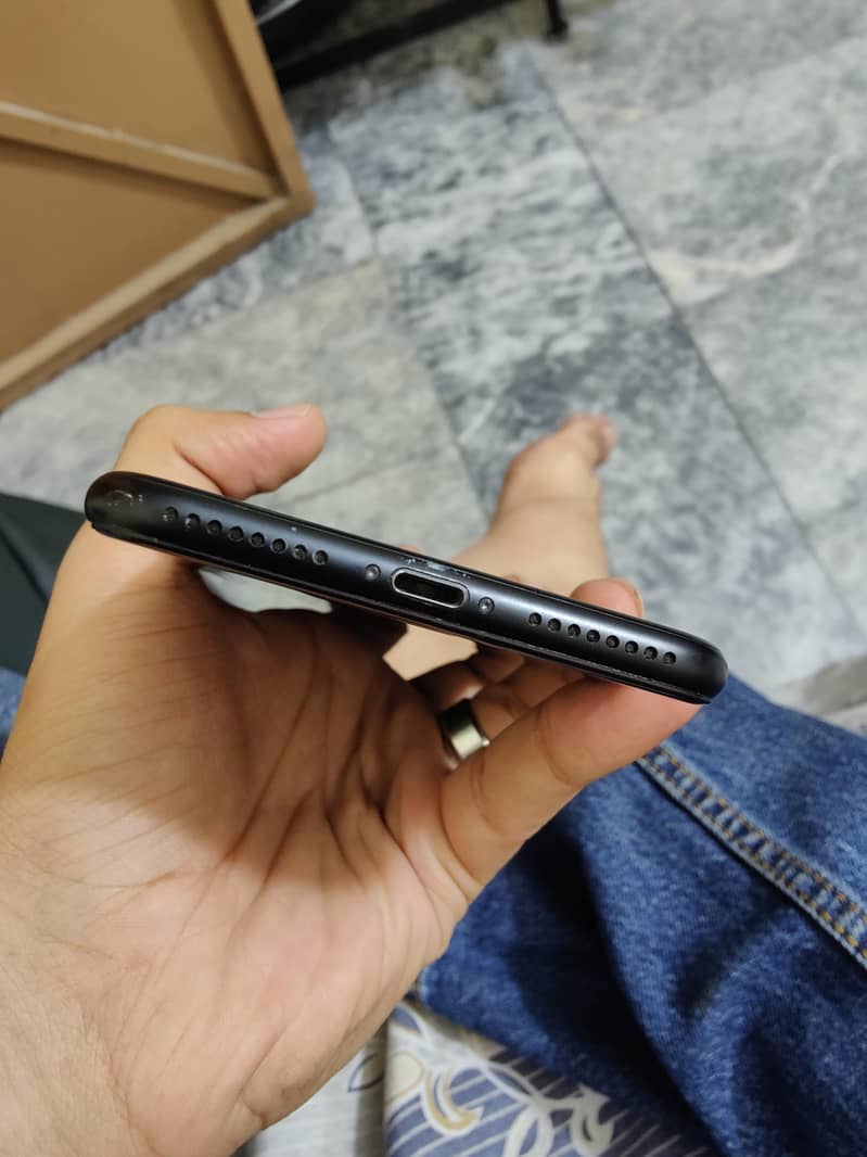 Apple iPhone 7 Plus 4