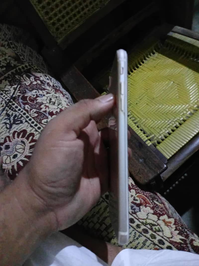 Apple iPhone 7 Plus 2