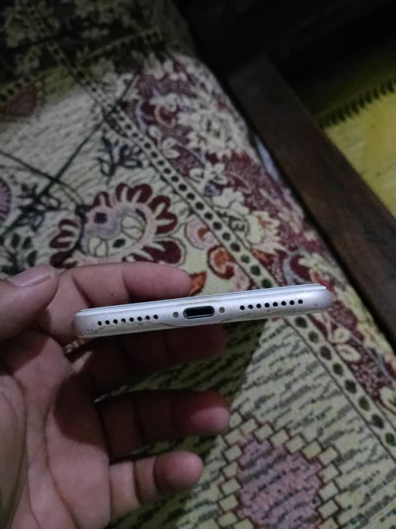 Apple iPhone 7 Plus 6