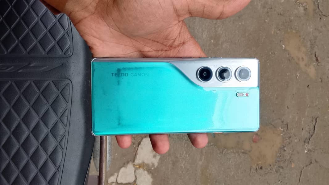 Tecno CAMON 40 Pro 0