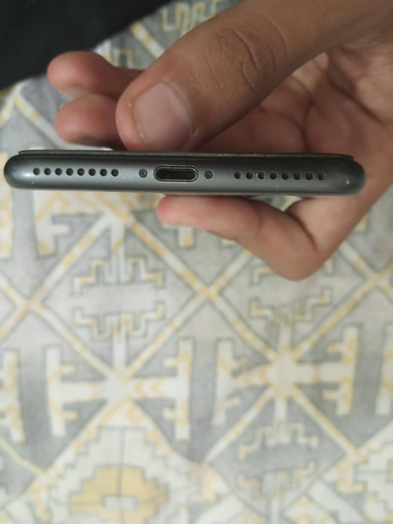 Apple iPhone 8 Plus 4