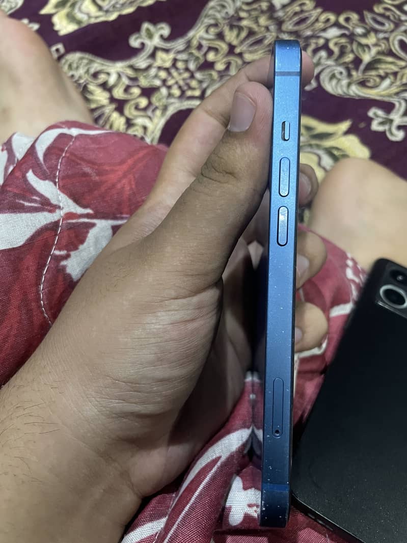 Apple iPhone 13 2
