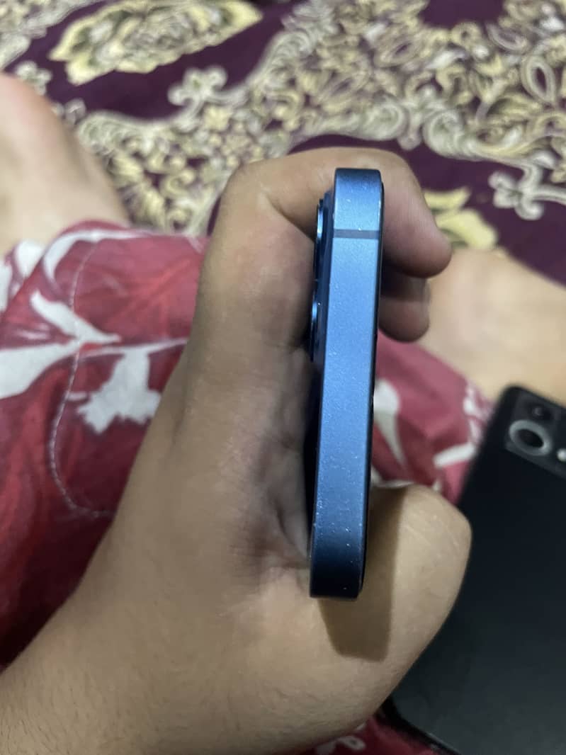 Apple iPhone 13 6