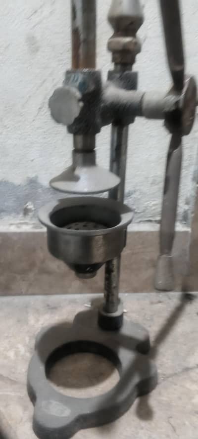 Hand juicer machine