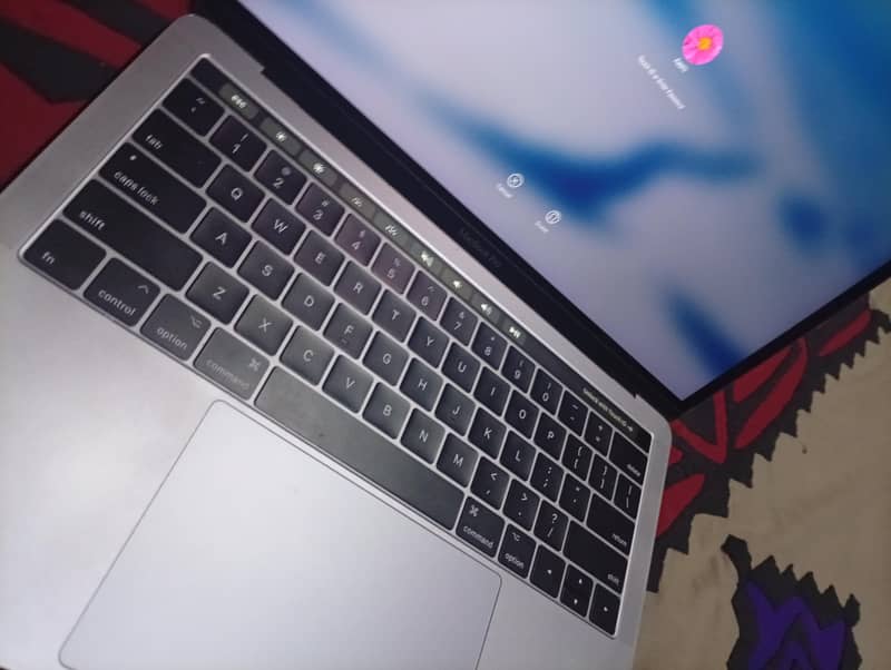 MacBook Pro 0