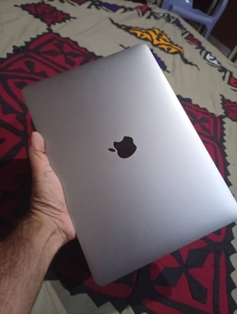 MacBook Pro 1