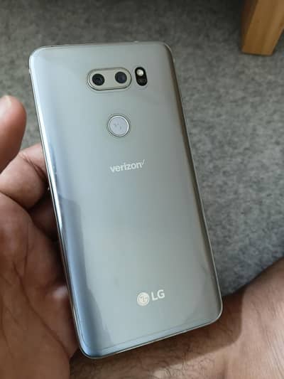 LG V30