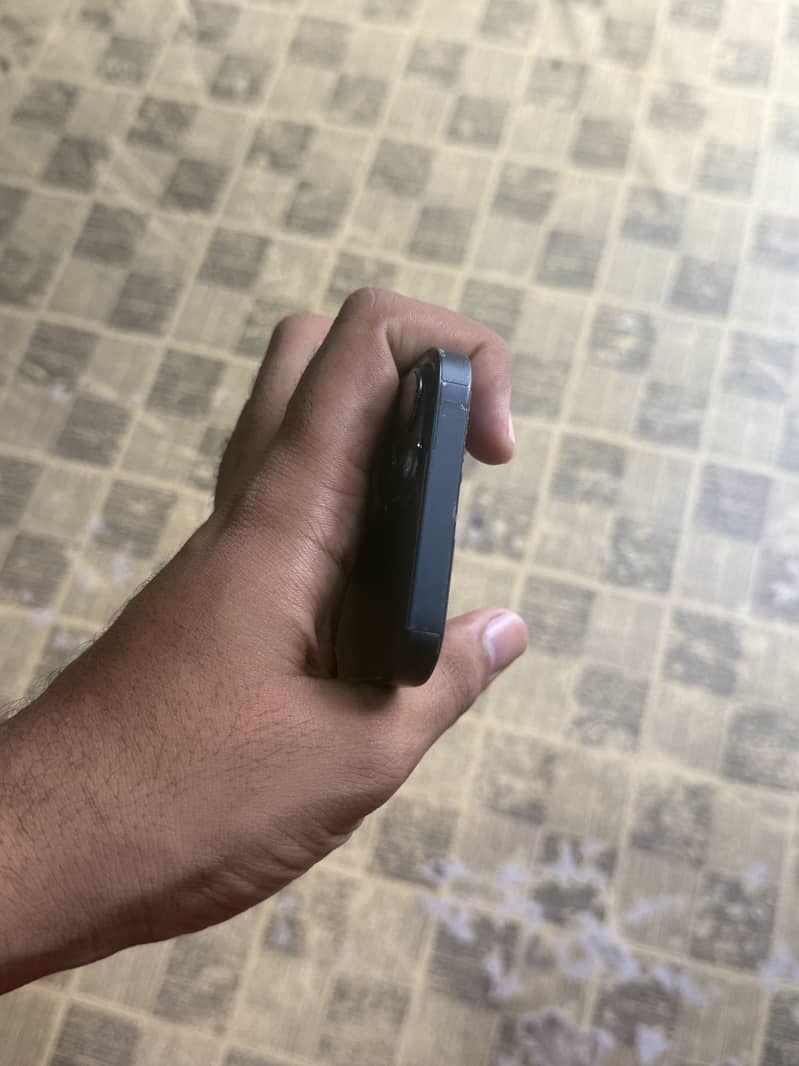 Apple iPhone 13 3