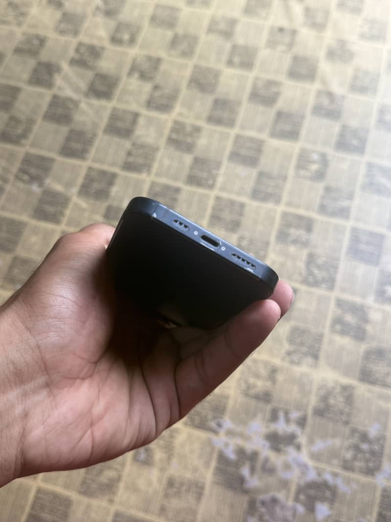 Apple iPhone 13 4