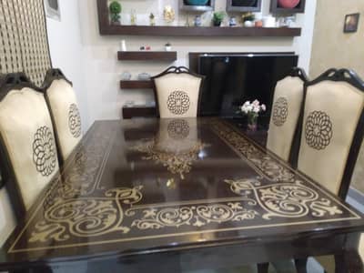 dinning table with 6 chairs