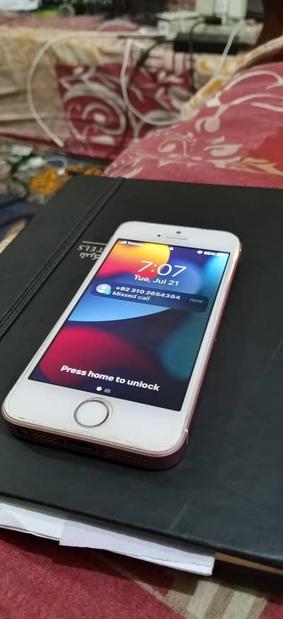 Apple iPhone SE Clean 64GB Home Use Set 10/10 PTA Approved