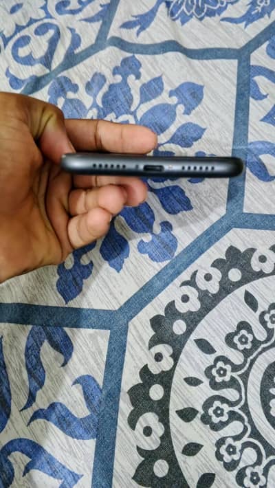 Apple iPhone 11 – 64GB (JV Version)