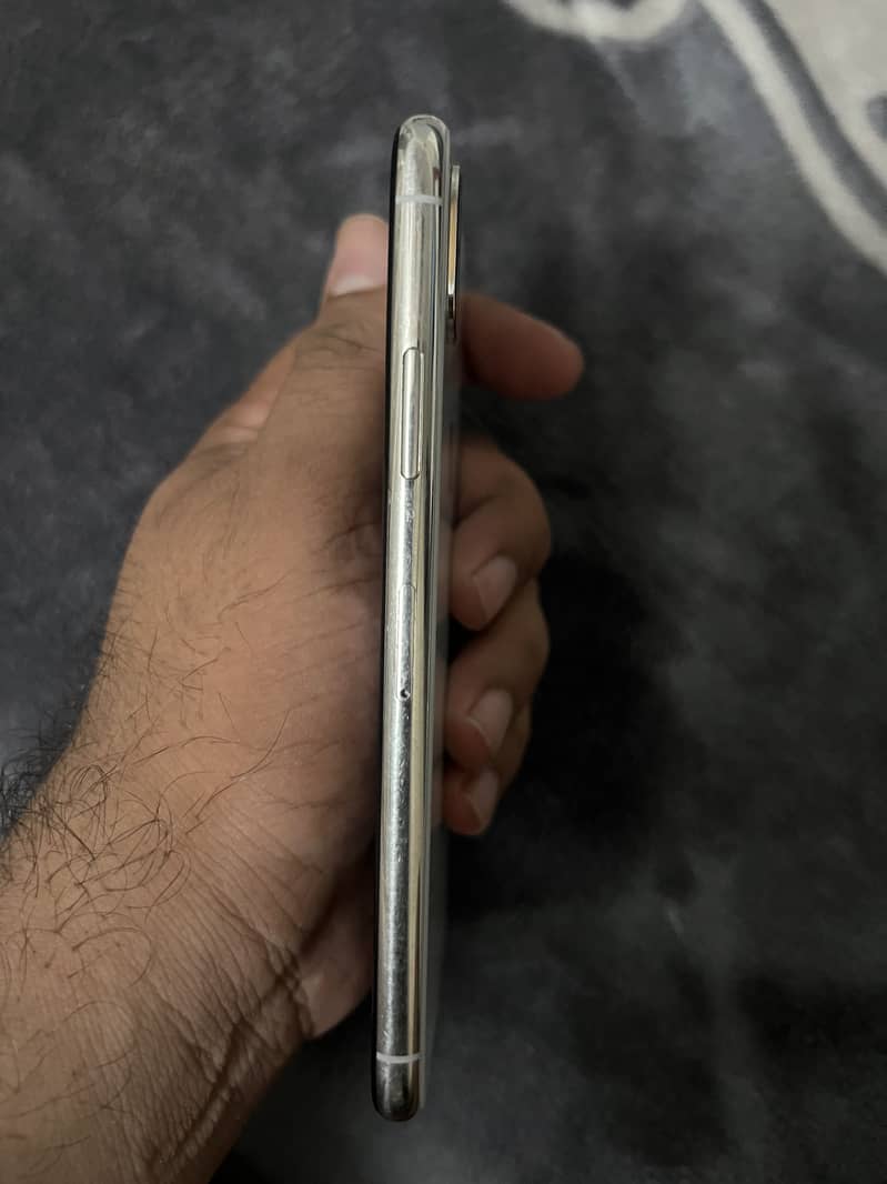 Apple iPhone X 3