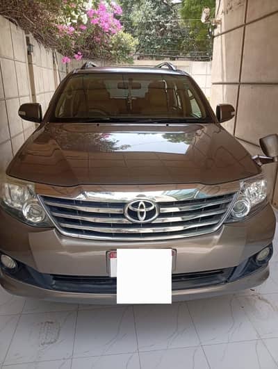 Toyota Fortuner petrol 2700 cc