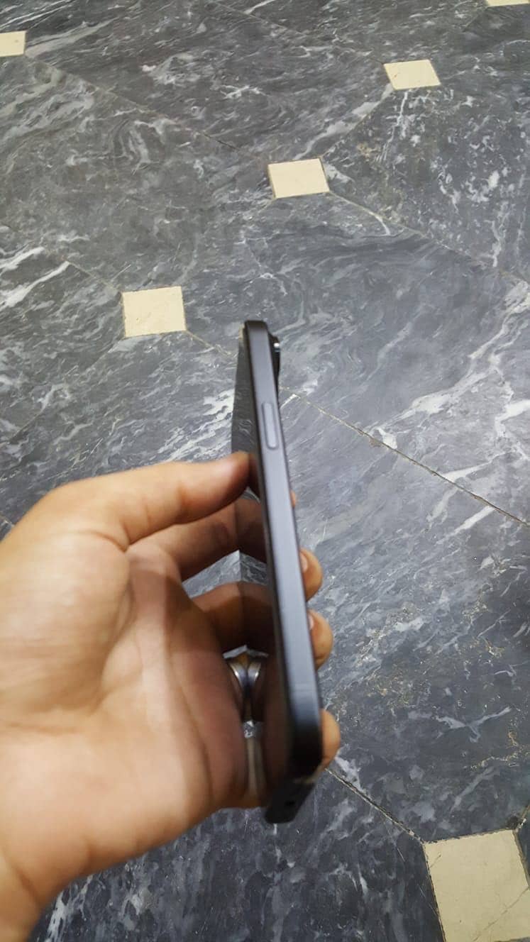 iPhone 15 2