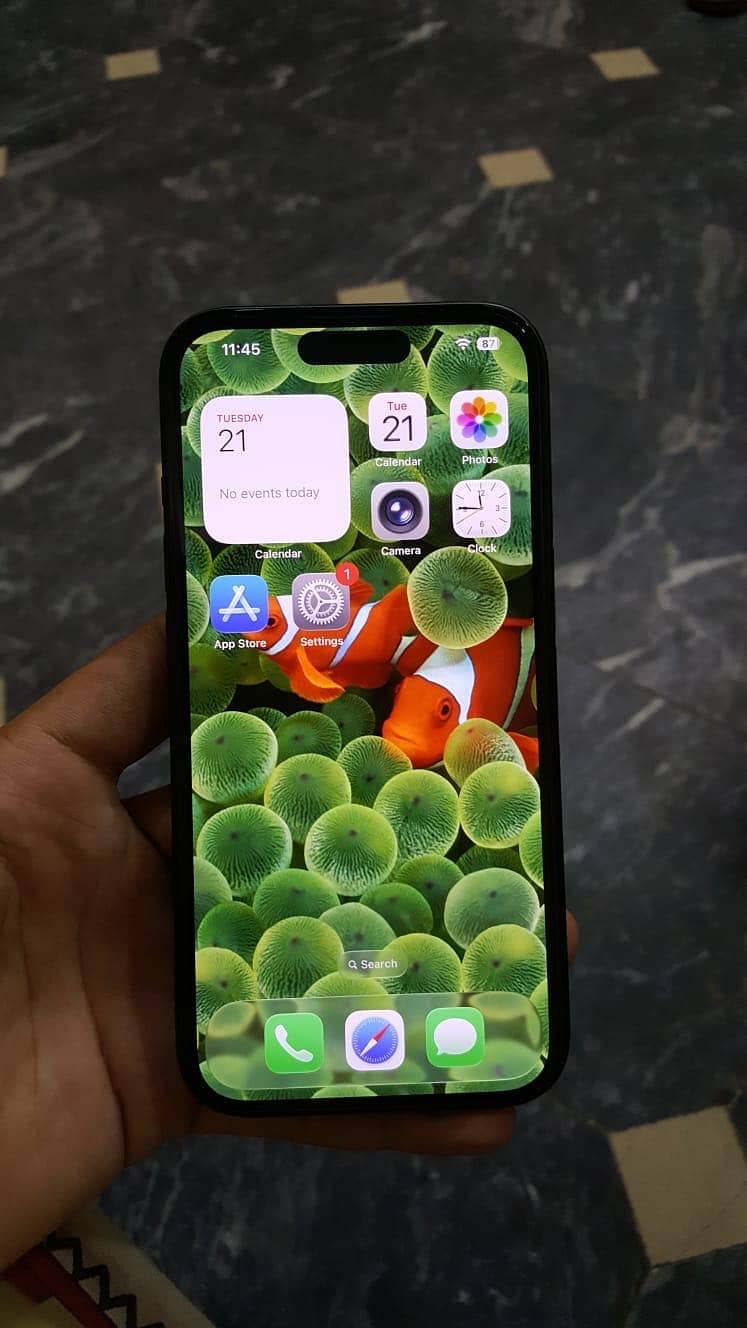 iPhone 15 4