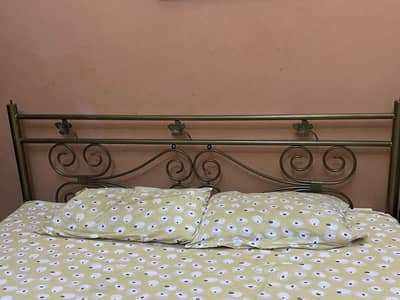 Best Condition Iron Rod Bed King Size