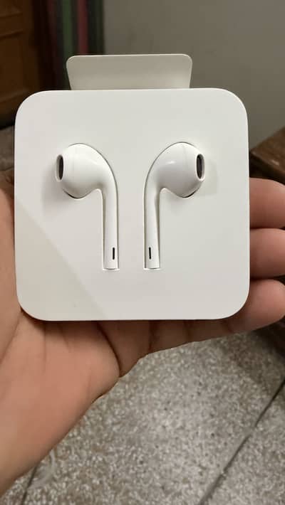 Official apple handsfree original import from Dubai official apple