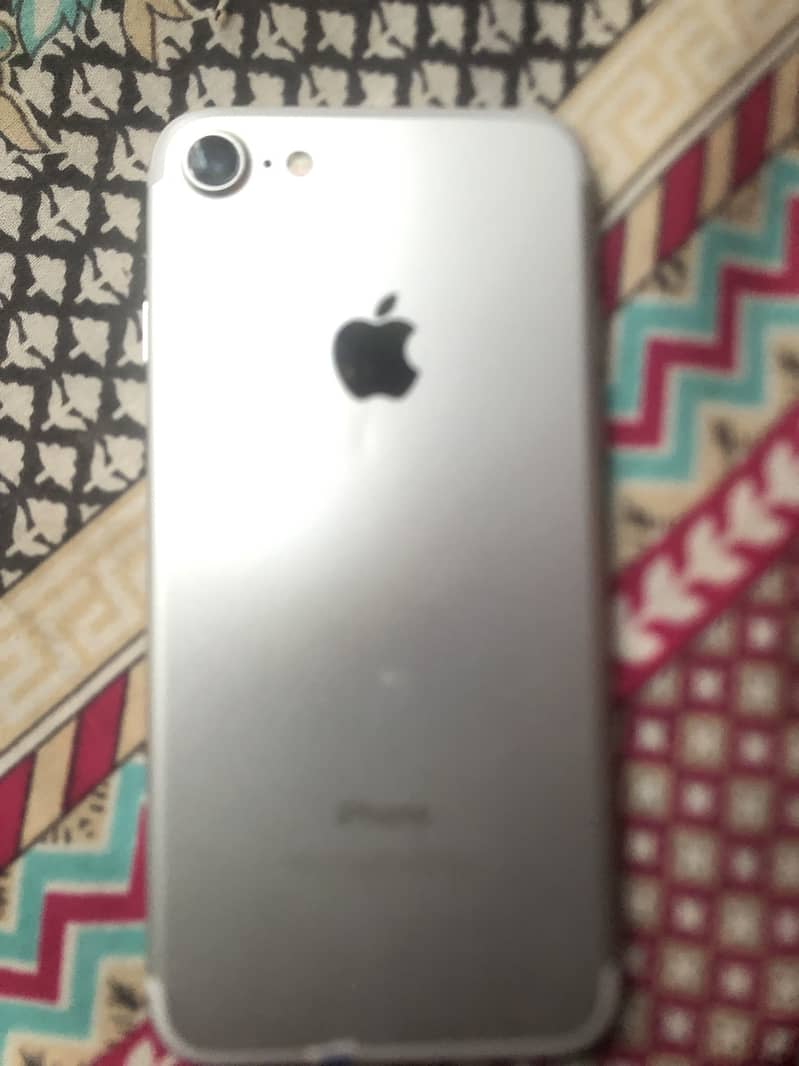 Apple iPhone 7 0