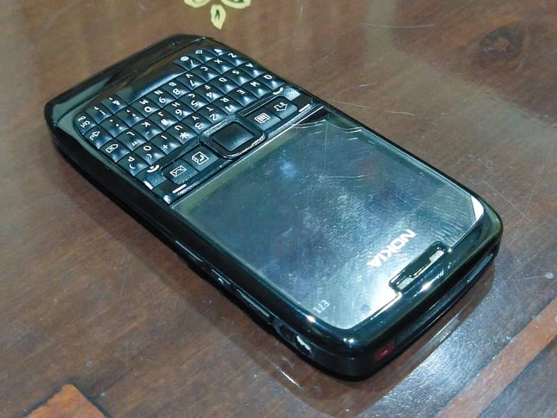 Nokia E71 6