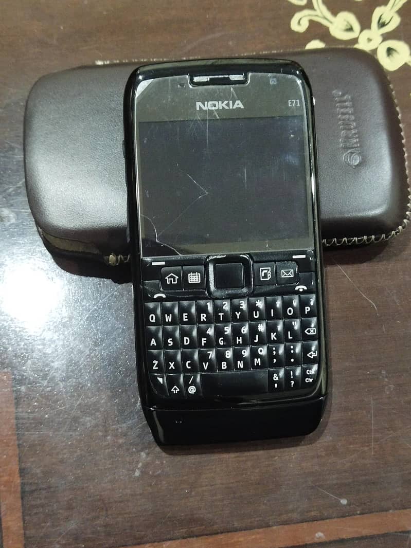 Nokia E71 8