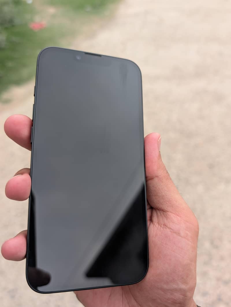 Apple iPhone 16e 7