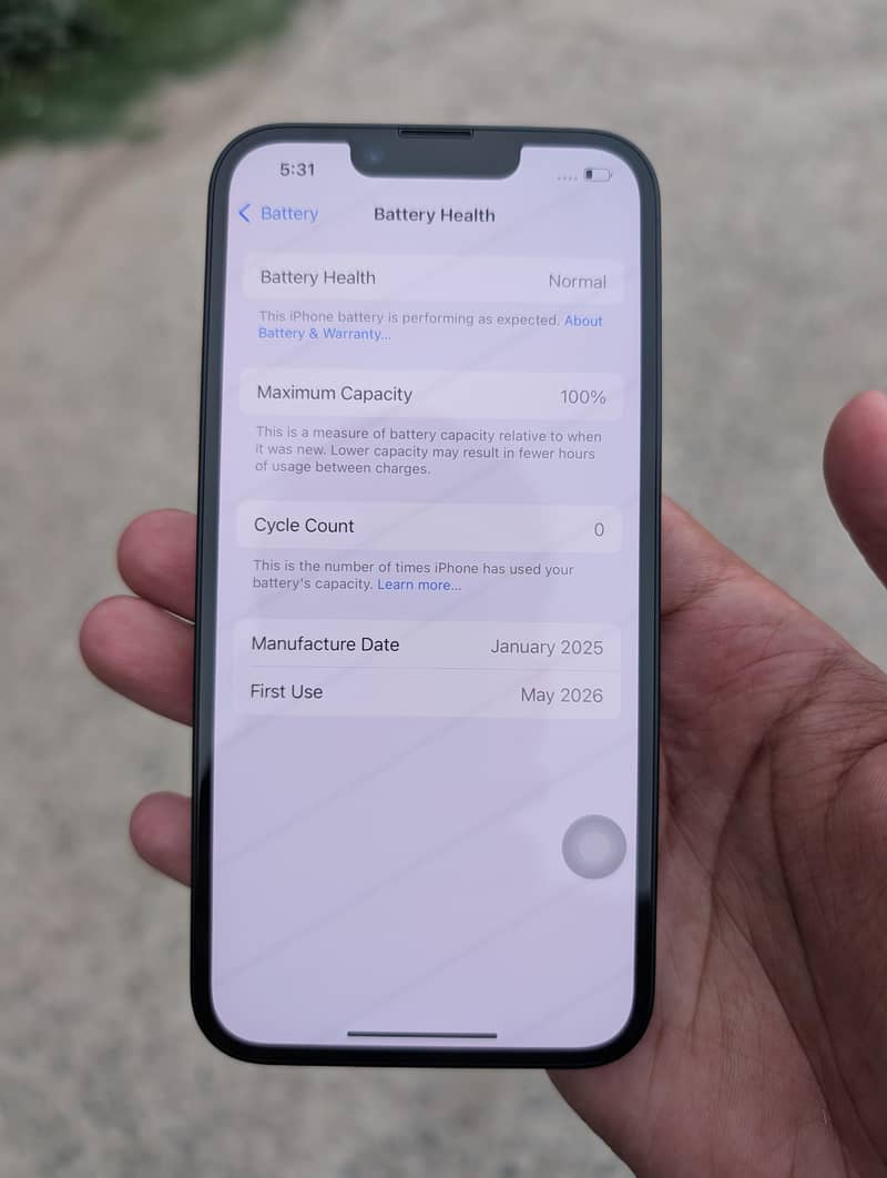 Apple iPhone 16e 8