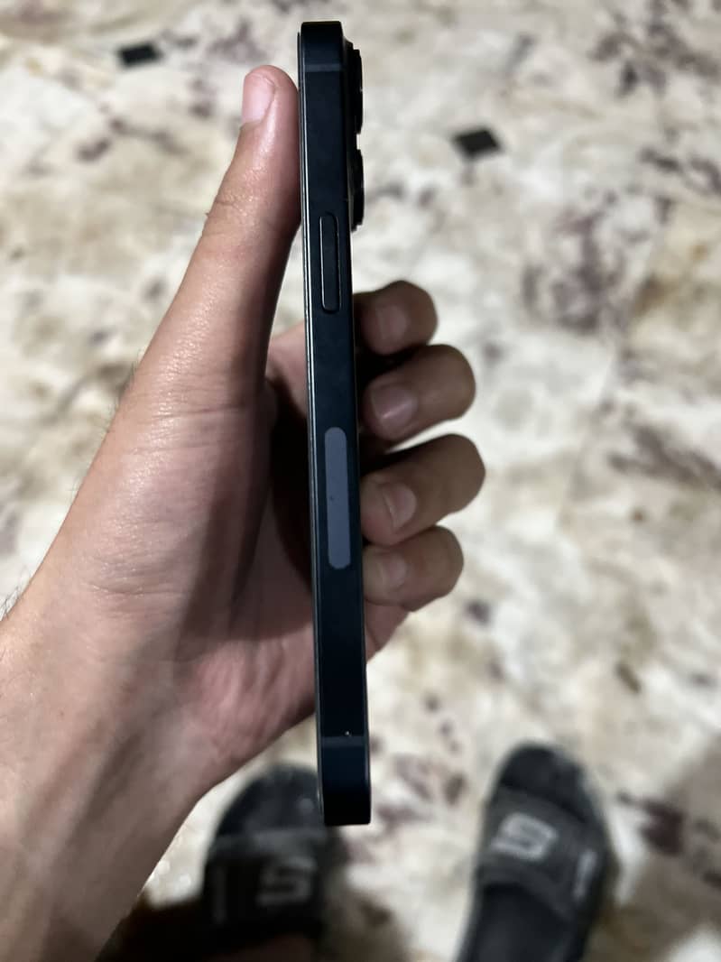 iPhone 14 3