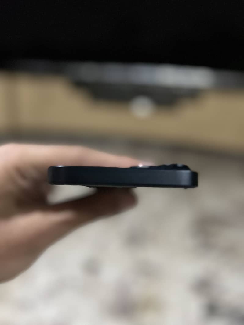 iPhone 14 4