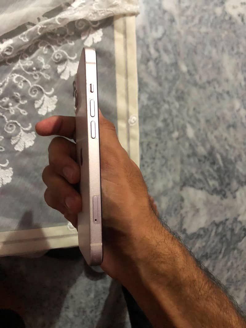 Apple iPhone 13 4