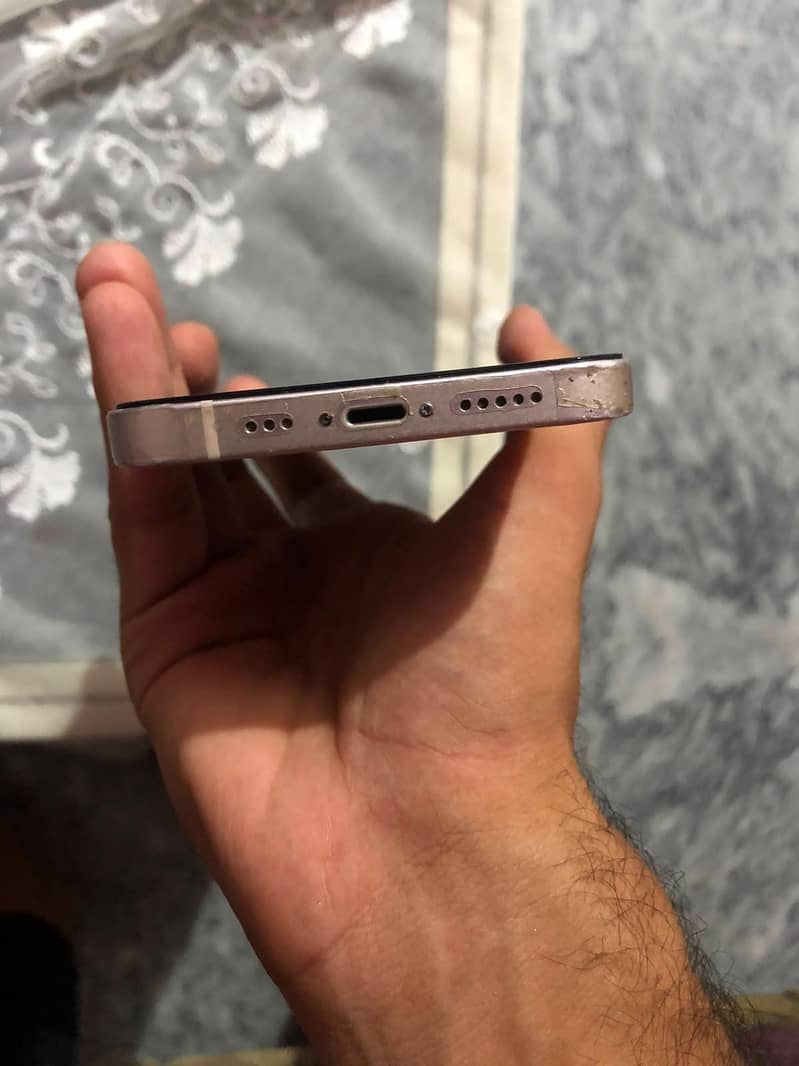 Apple iPhone 13 5