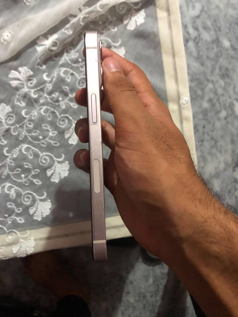 Apple iPhone 13 6
