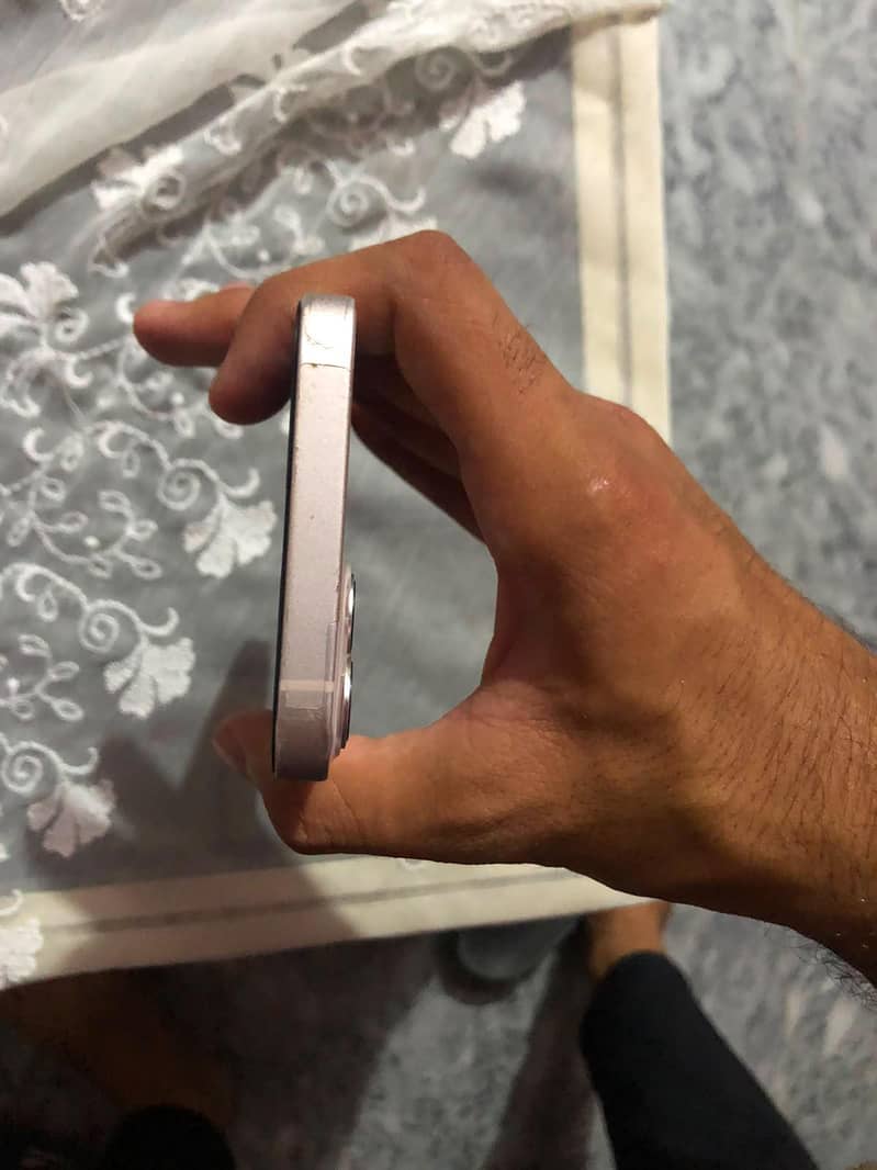 Apple iPhone 13 7