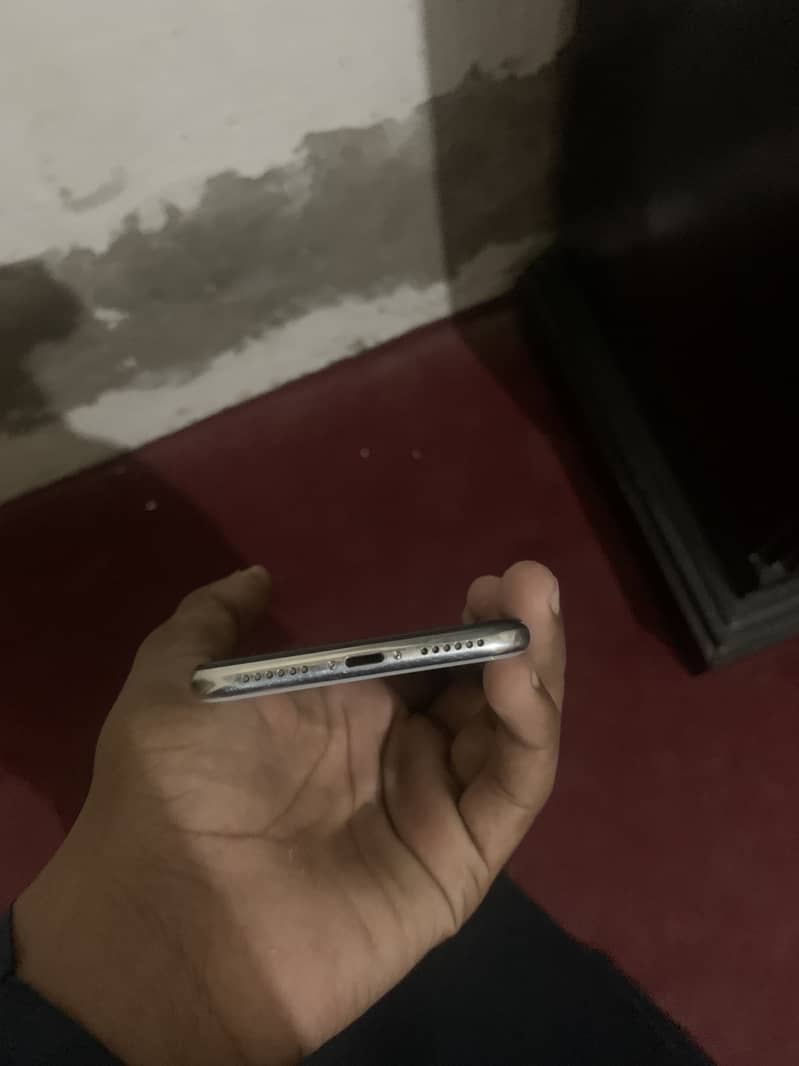 Apple iPhone X 4