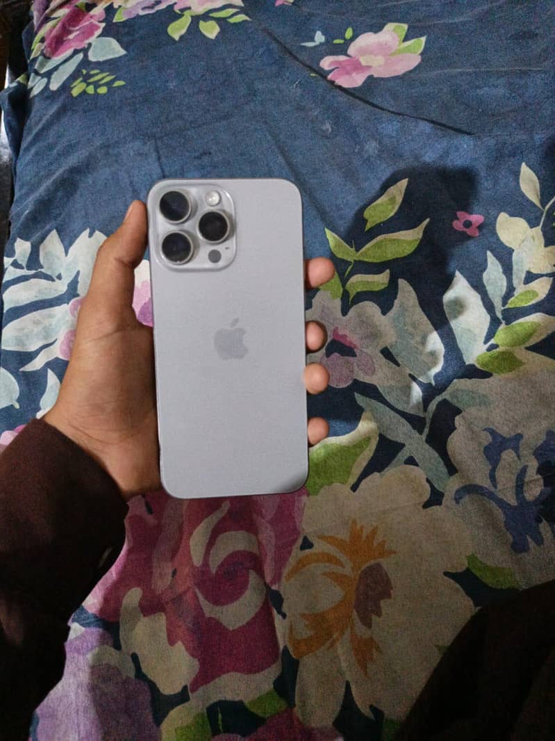 iPhone 15 Pro Max 0