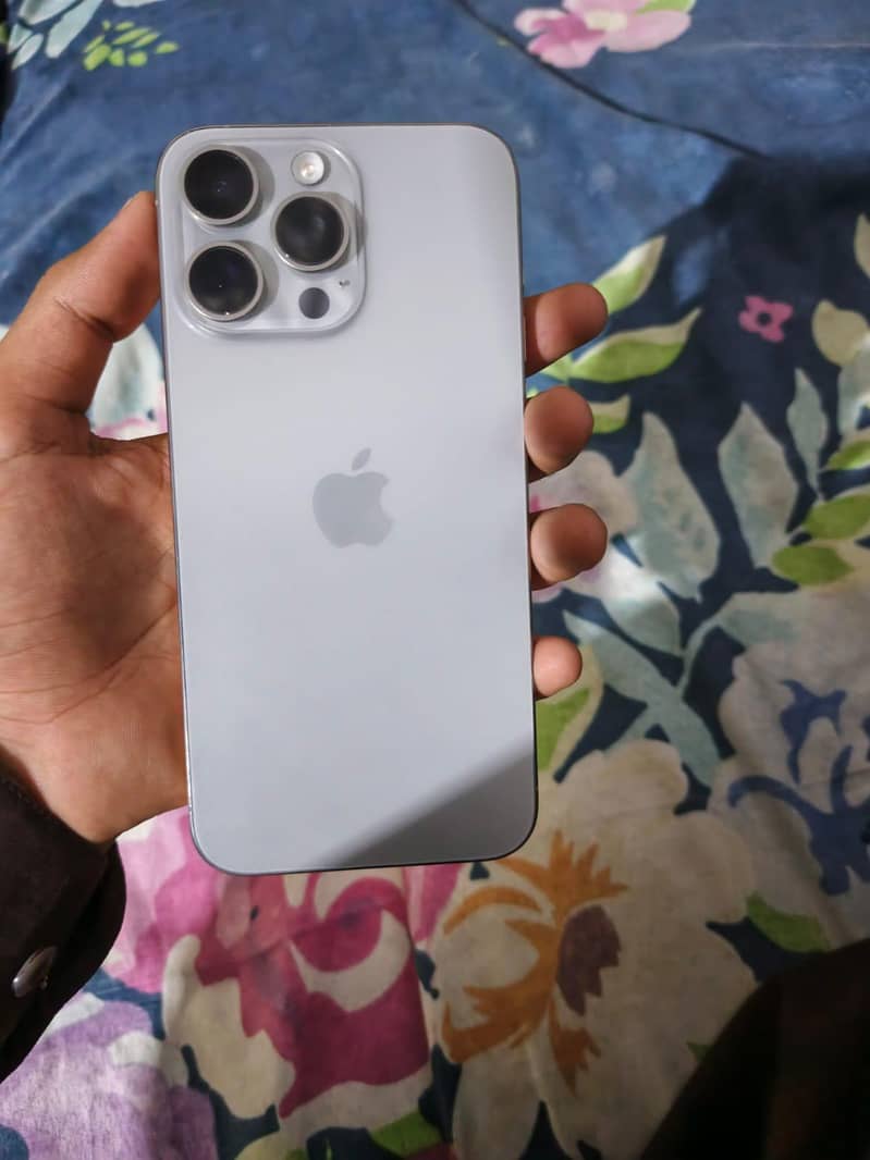 iPhone 15 Pro Max 2