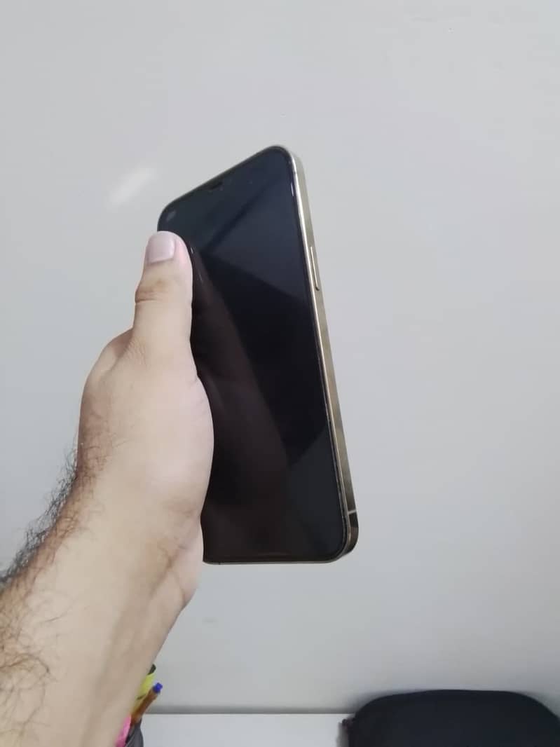 Apple iPhone 12 Pro Max 4
