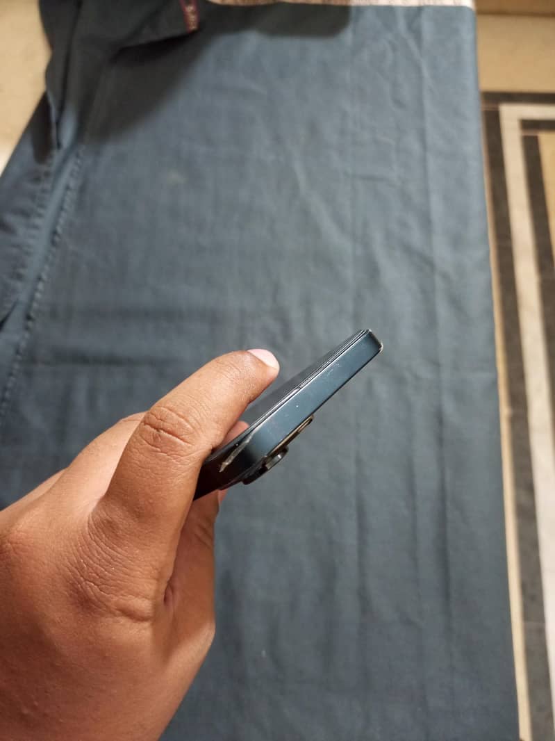 Apple iPhone 14 4