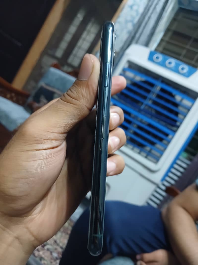 Apple iPhone 11 Pro Max 2