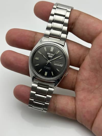 Seiko 5 original automatic watch date or time