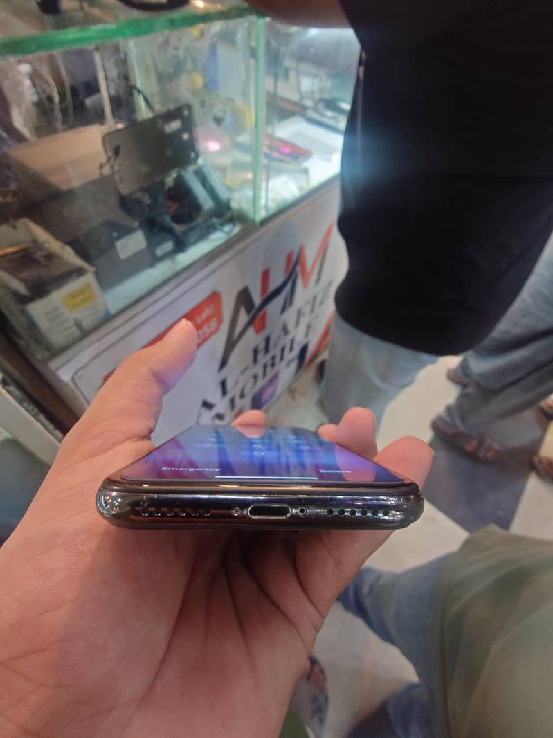 Apple iPhone X 3