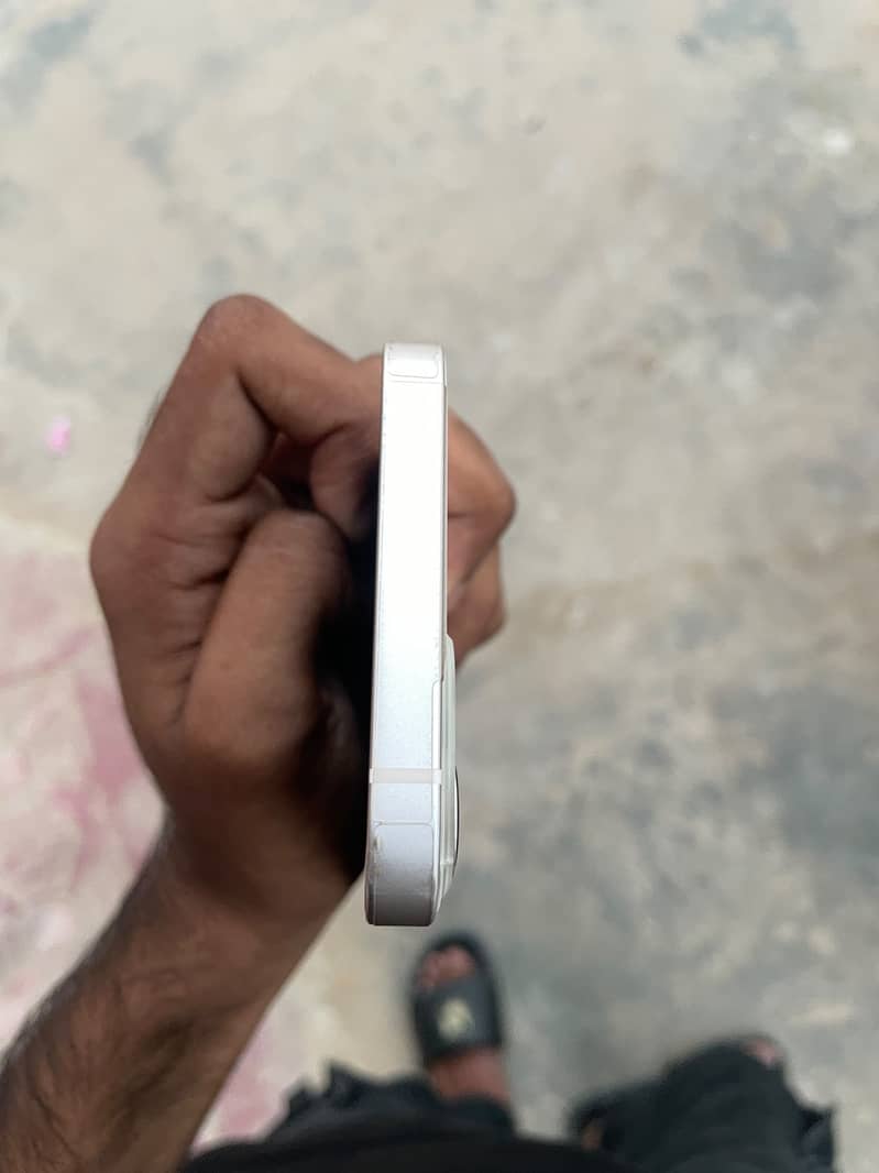Apple iPhone 13 2