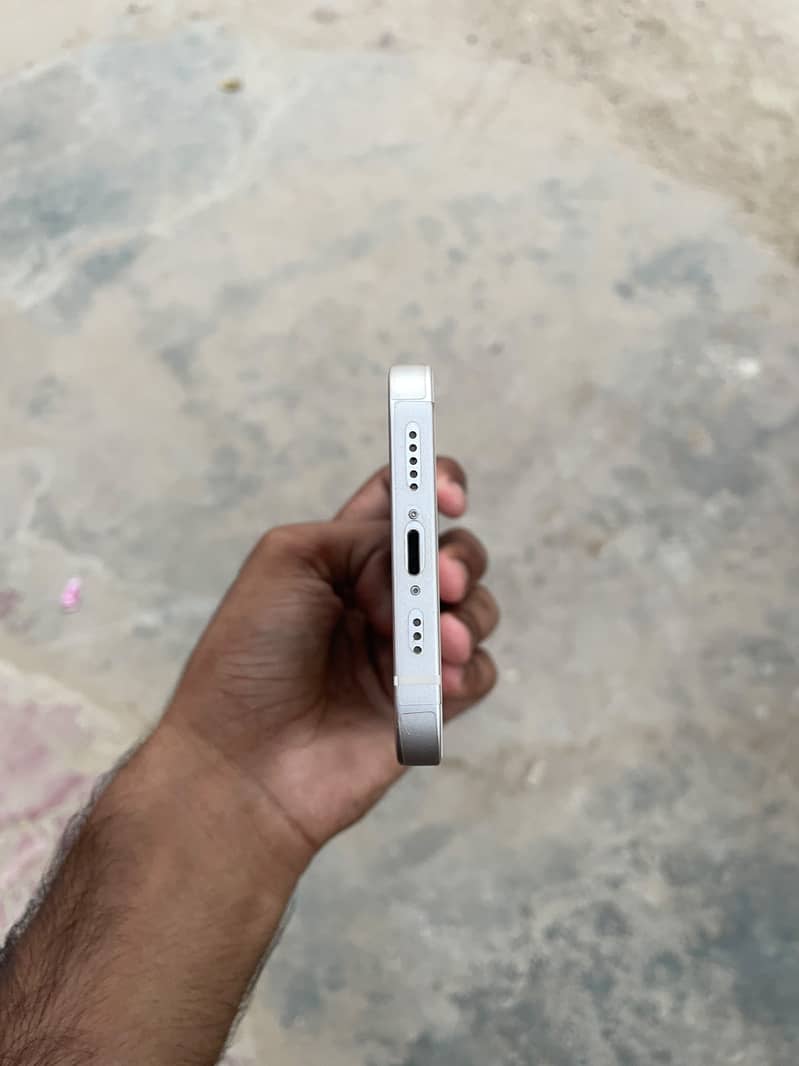 Apple iPhone 13 3