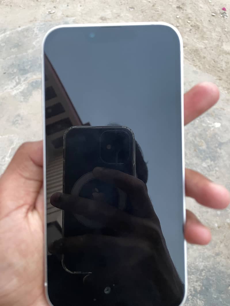 Apple iPhone 13 4