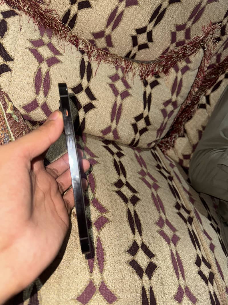 iPhone 13 Pro Max 4