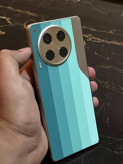 Tecno CAMON 30