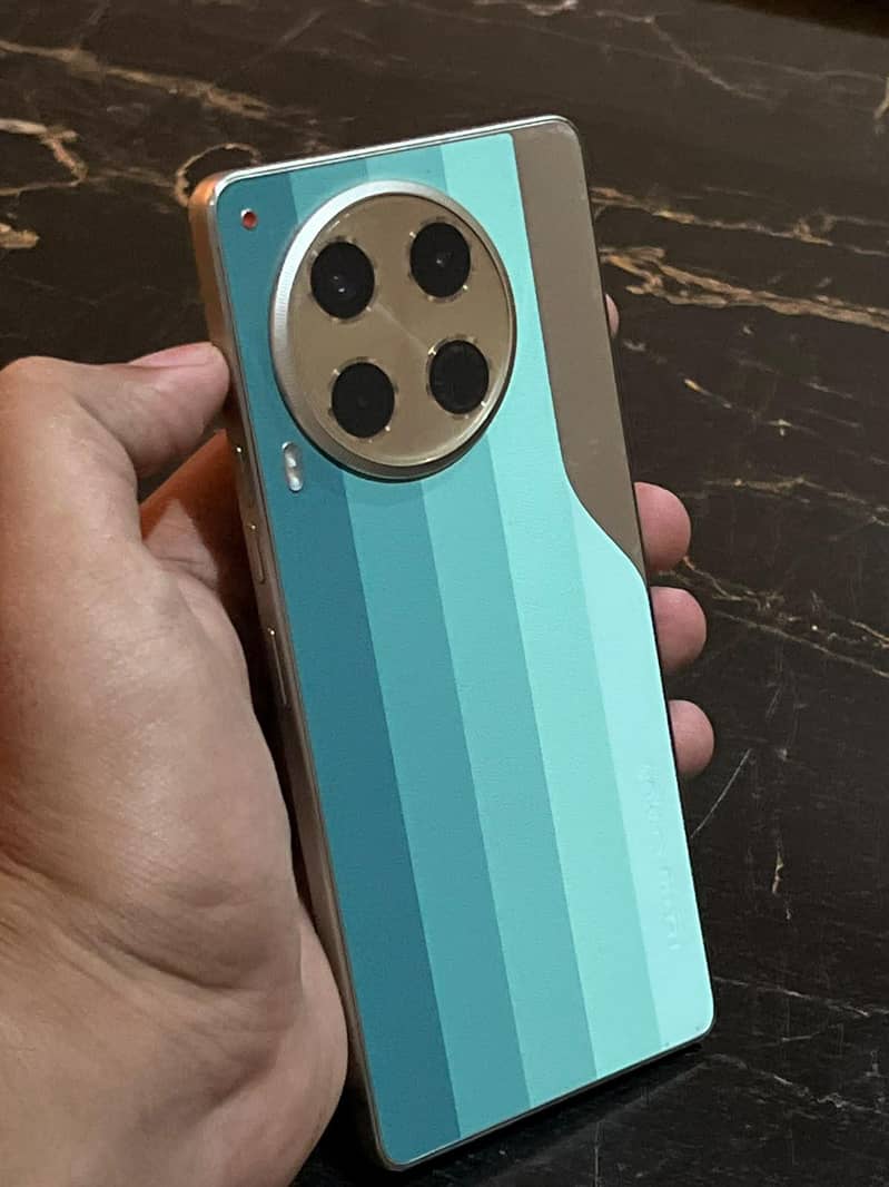 Tecno CAMON 30 0